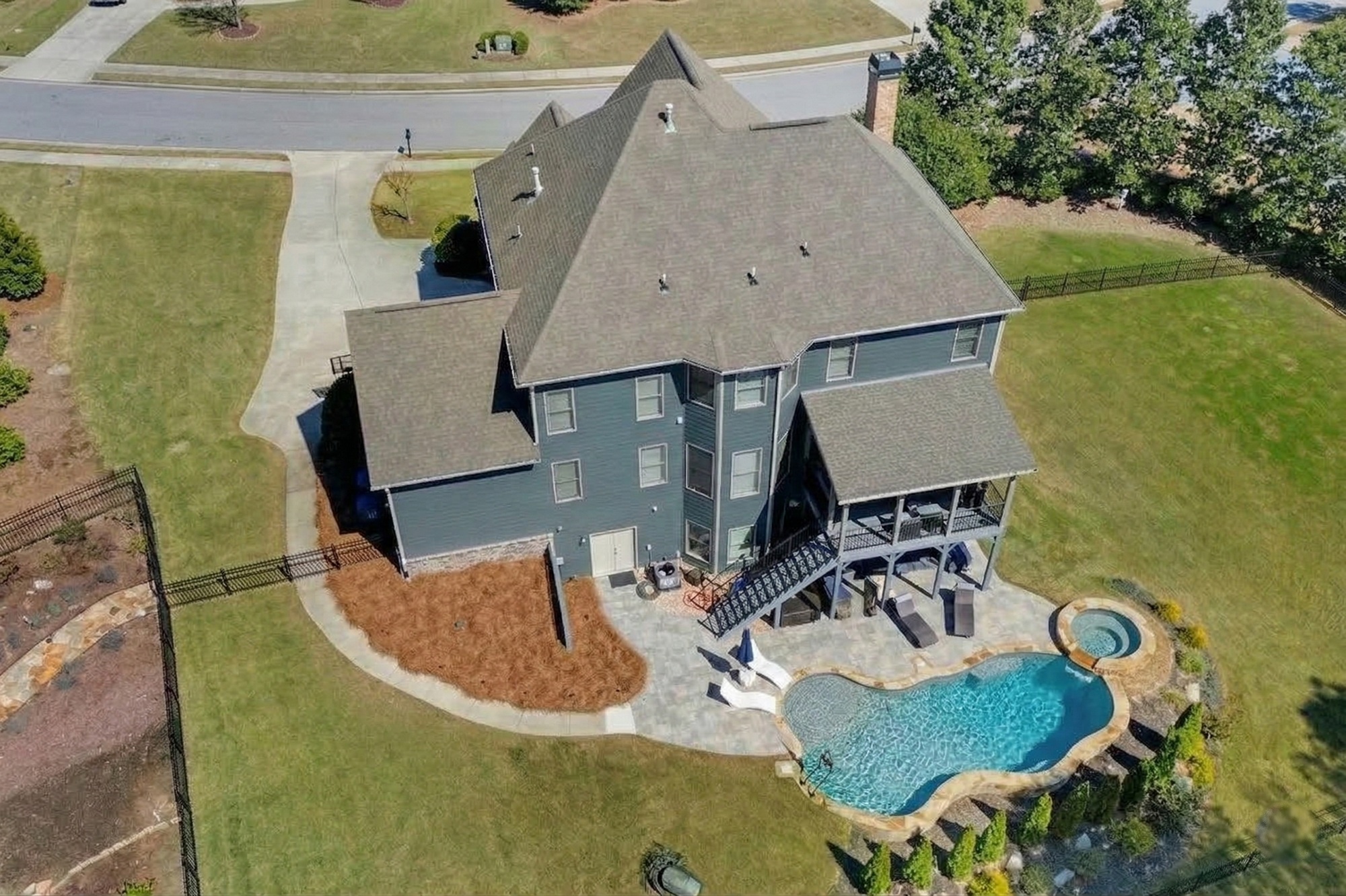 Bentwater Acworth GA homes luxury property at 31 Evening Mist Drive
